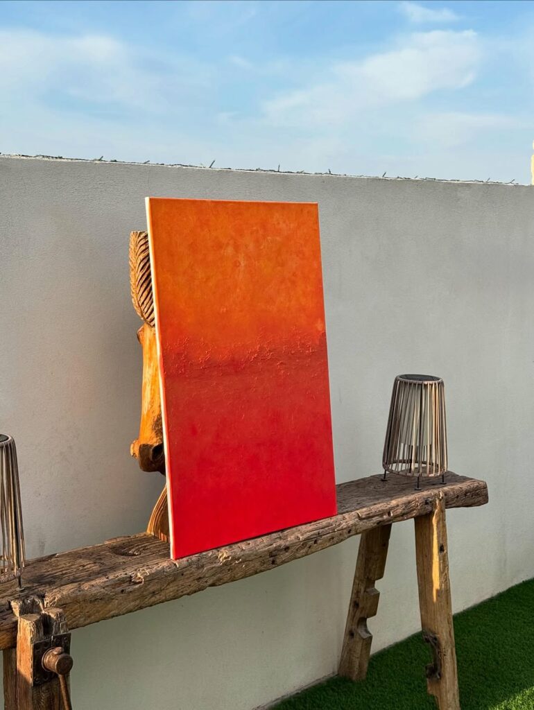 Atardecer, cuadro abstracto de Olga García López: degradado de rojo encendido a naranja y ámbar con textura, acrílico sobre lienzo