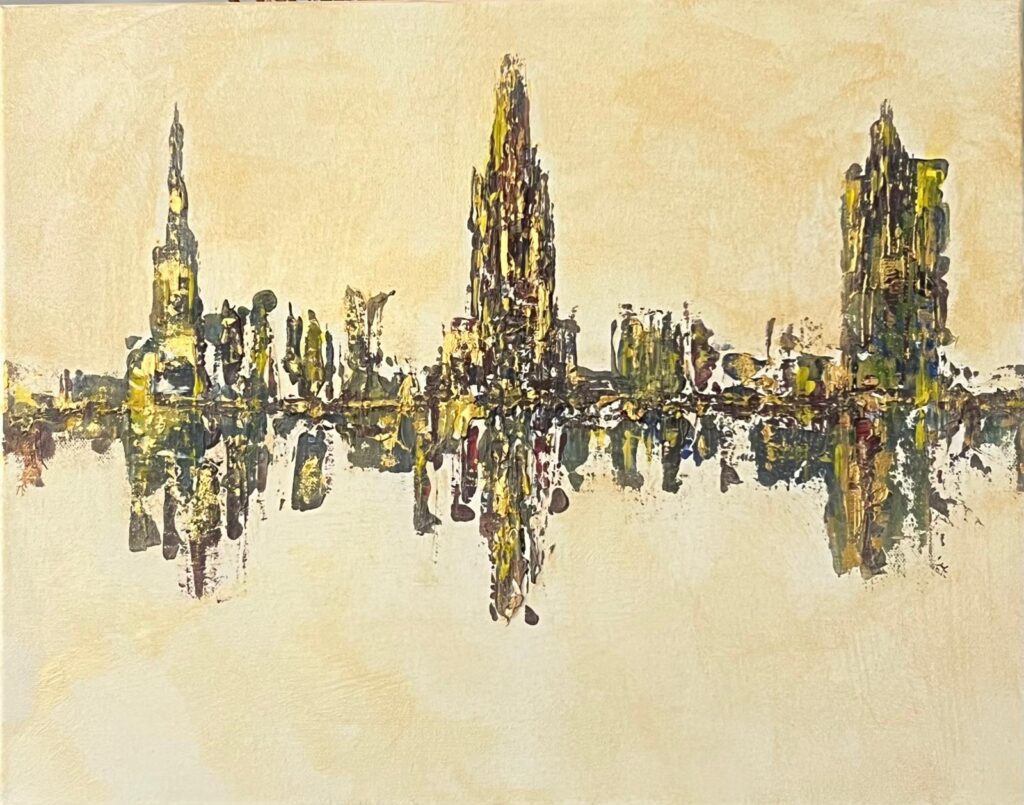El otro lado, cuadro abstracto de un skyline de torres reflejado en el agua, en ocre, dorado y verde sobre fondo crema, acrílico con textura sobre lienzo 50 × 40 cm