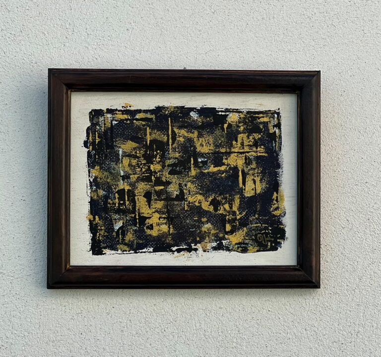 Dorados, cuadro abstracto pequeño de Olga García López: trazos de oro sobre fondo negro y azul noche, marco de madera oscura, acrílico sobre madera 28 × 22 cm