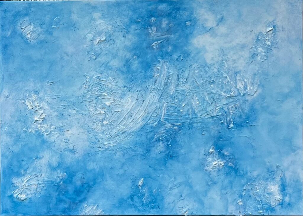Enmarañado, cuadro abstracto de Olga García López: cielo de azules con nubes enmarañadas y empastes blancos a espátula, acrílico texturizado sobre lienzo 70 × 50 cm